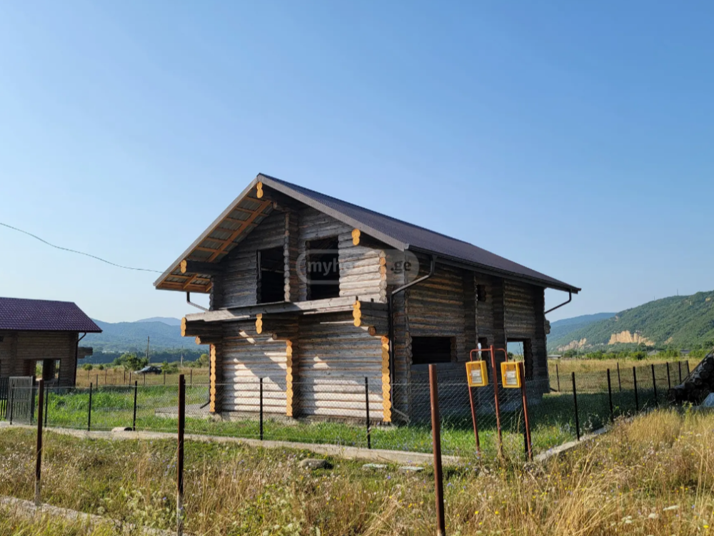 იყიდება 8 ოთახიანი აგარაკი დუშეთის მუნიციპალიტეტში